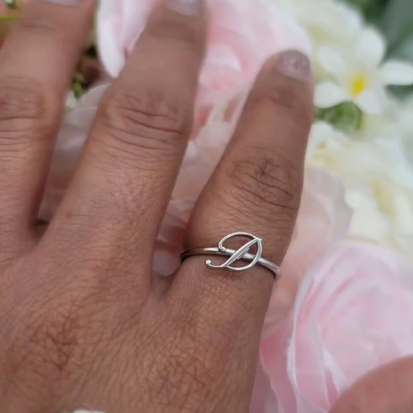 ♥️ DAINTY INITIAL STERLING SILVER RING - Picture 11 of 16